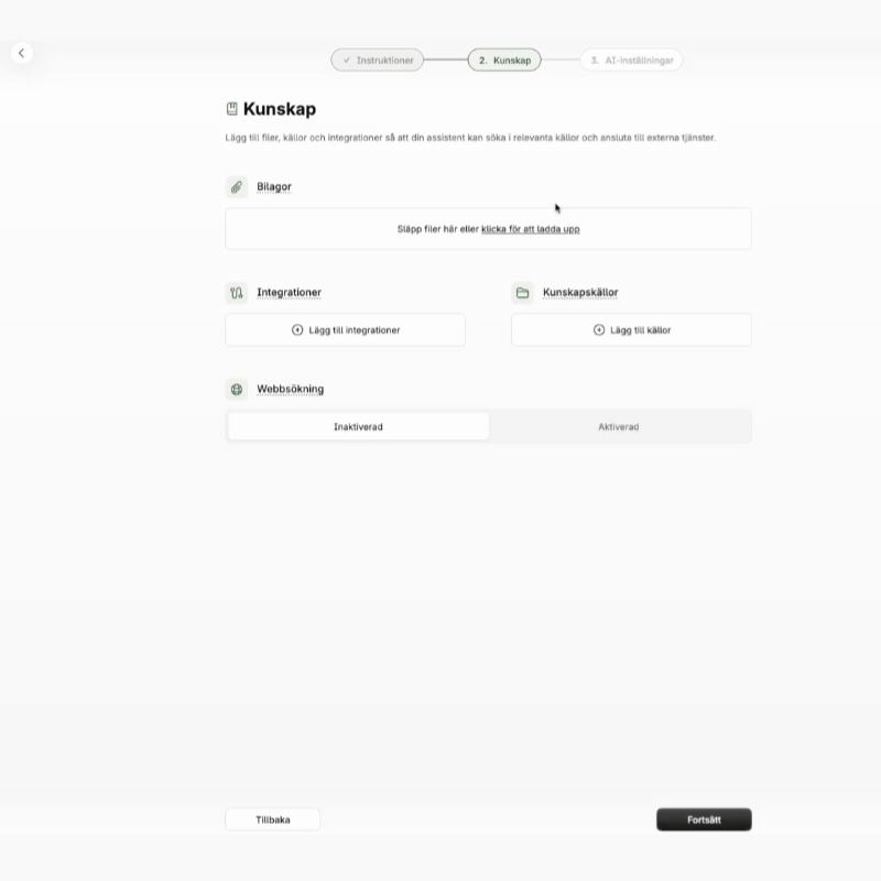 Steget Kunskap i assistentguiden med Bilagor, Integrationer, Kunskapskällor och Webbsökning som begränsas till specifika webbplatser